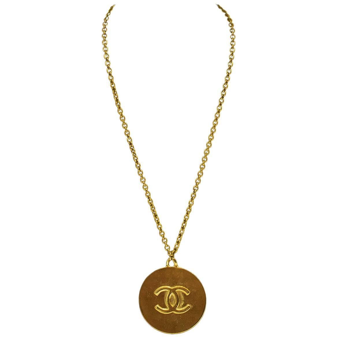 Chanel, collier pendentif étoile des années 1980 en vente