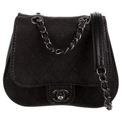 Chanel Klassische Mini-Mini-Tasche aus gestepptem Sattelleder mit Klappe in Schwarz