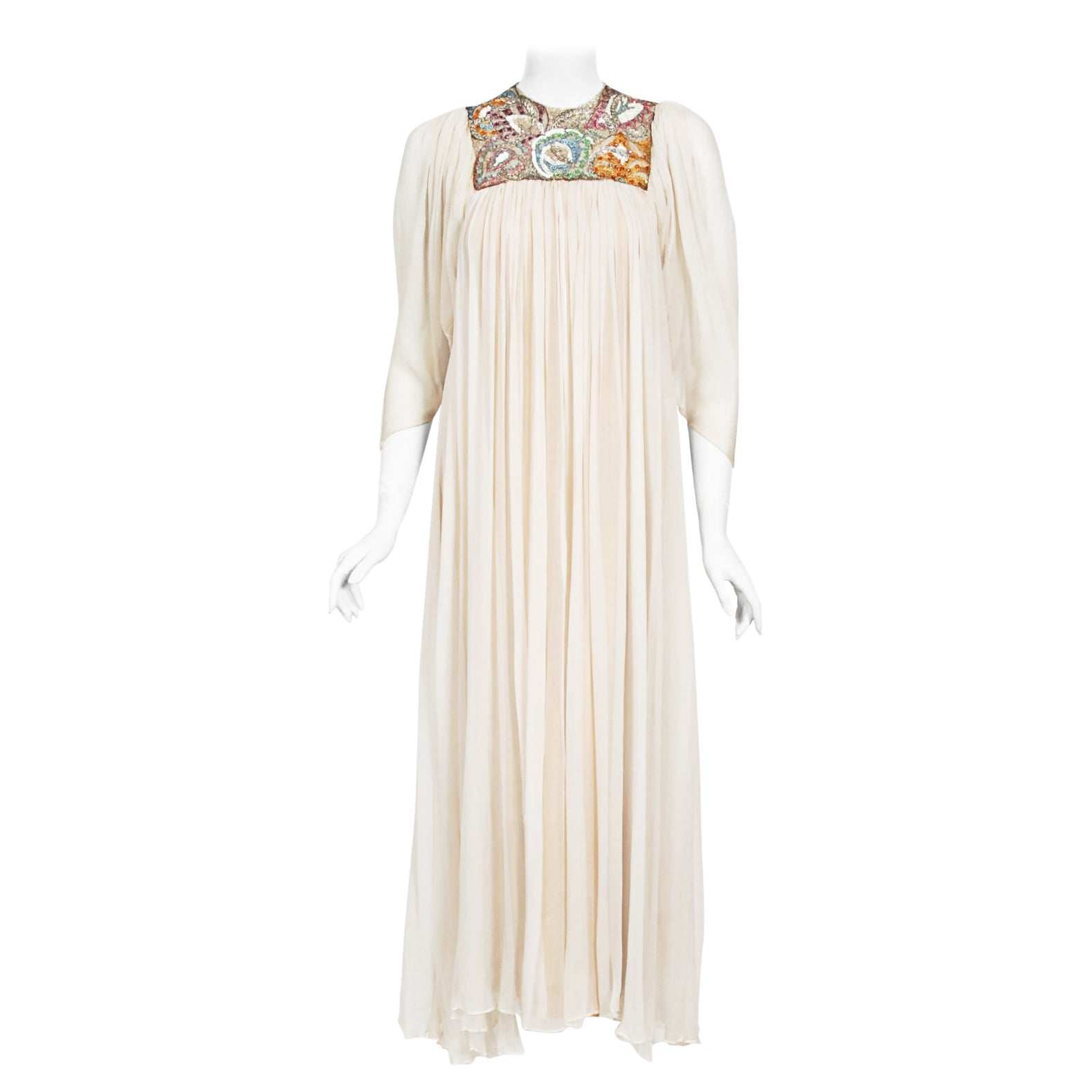 1970's Madame Grès Haute Couture Perlen bestickt Elfenbein schiere Seide Brautkleid im Angebot