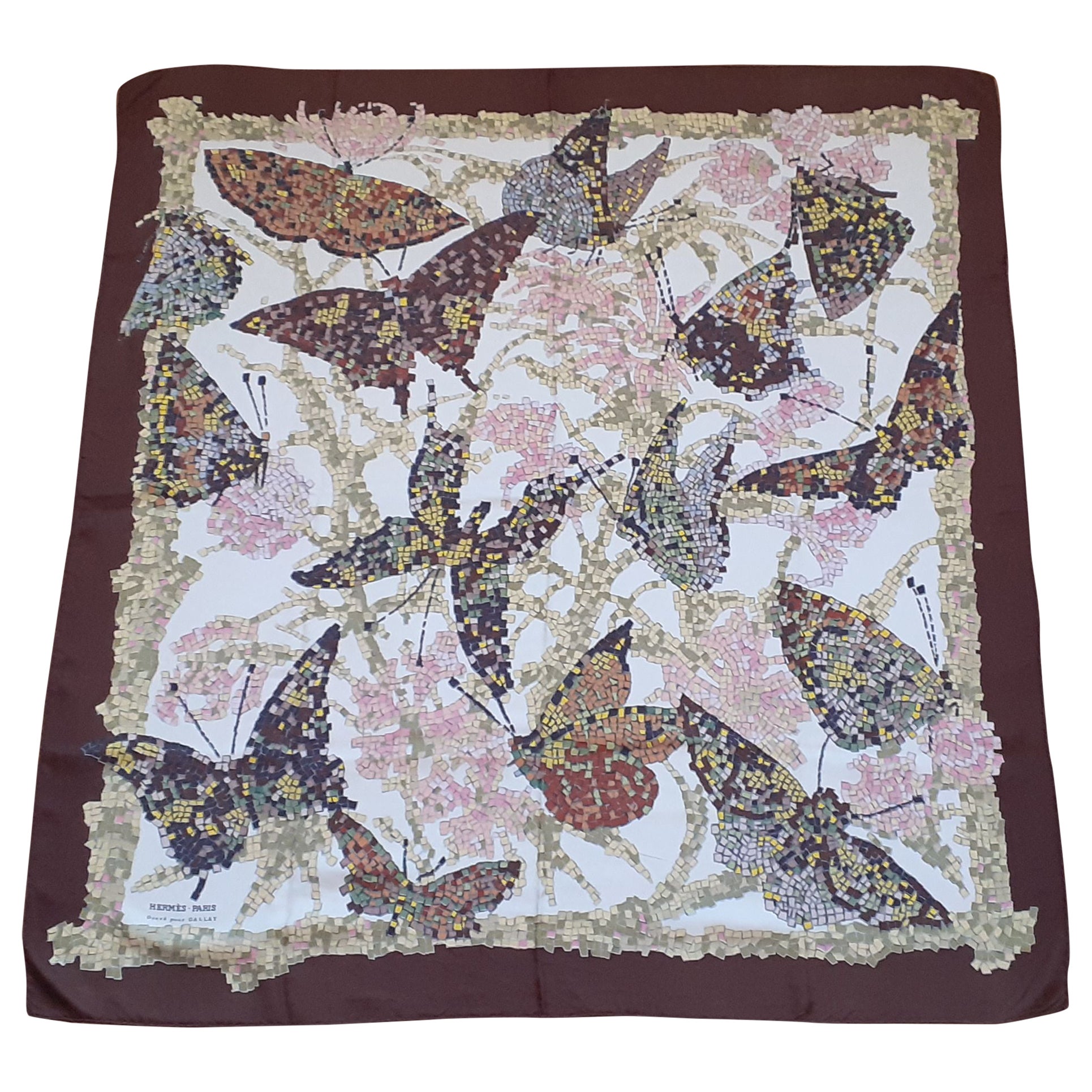 Exceptionnel Foulard en soie Hermès Papillons Mosaïques pour Gallay Lise Coutin 1963 en vente