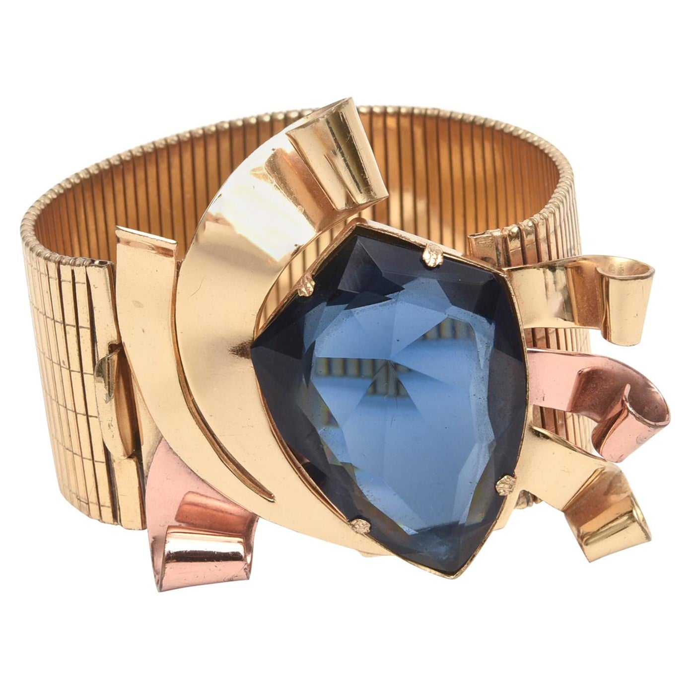 Bracelet manchette rétro Coro en or, cuivre et verre à facettes bleues  en vente