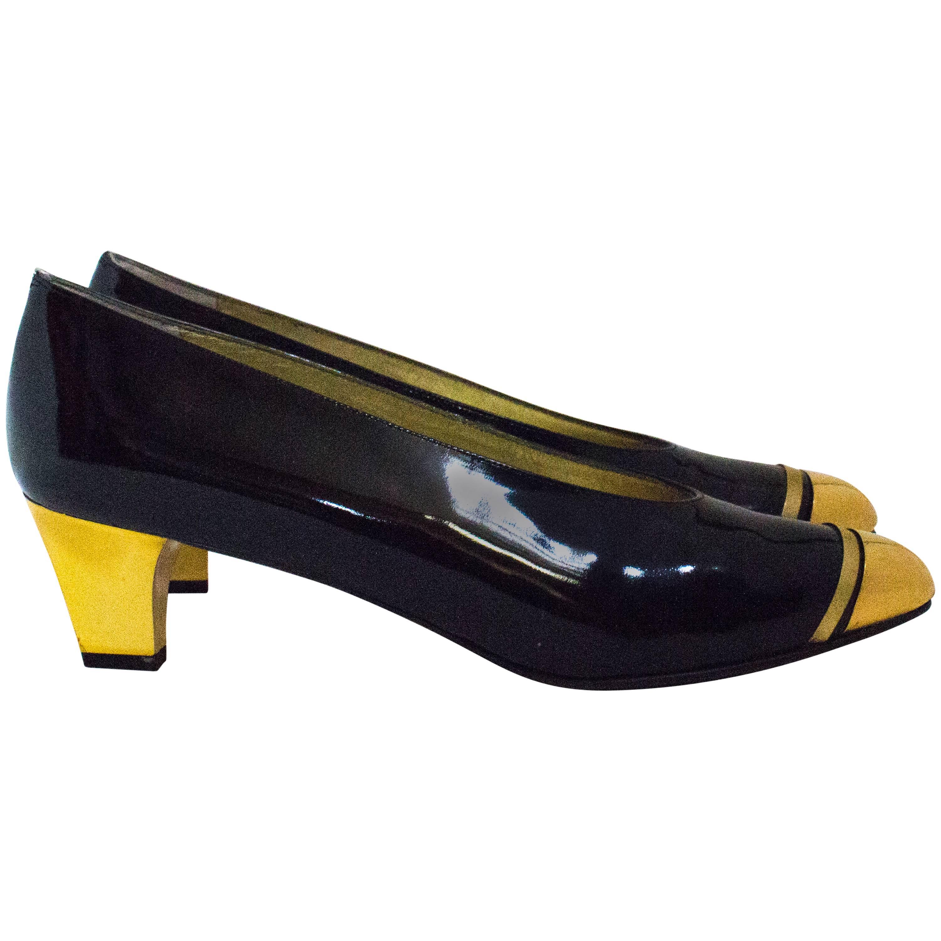 80s Black Patent Leather Heels with Gold Toe Caps ad Heels For Sale