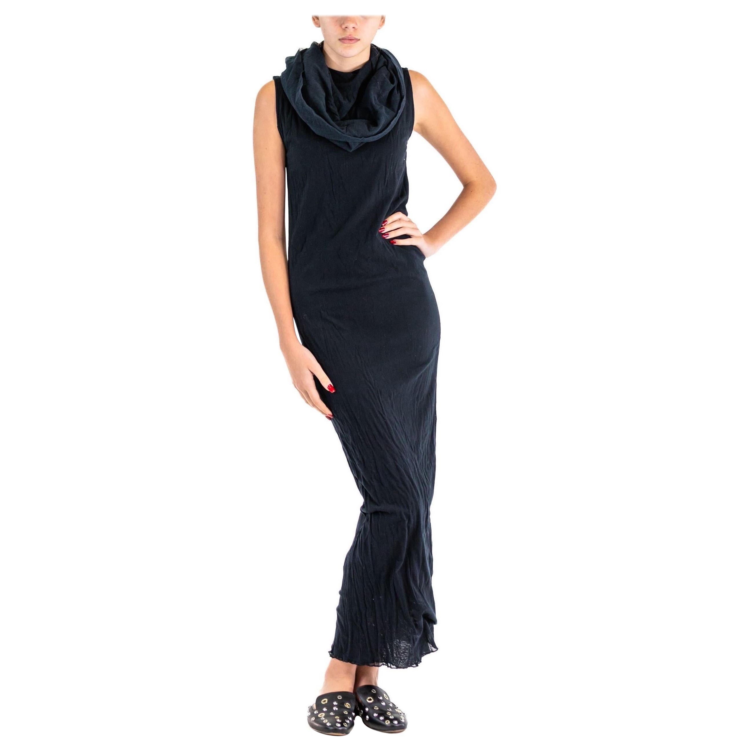 1990S ISSEY MIYAKE Schwarzes bodenlanges Kleid aus Baumwollnetz mit Rollkragen im Angebot