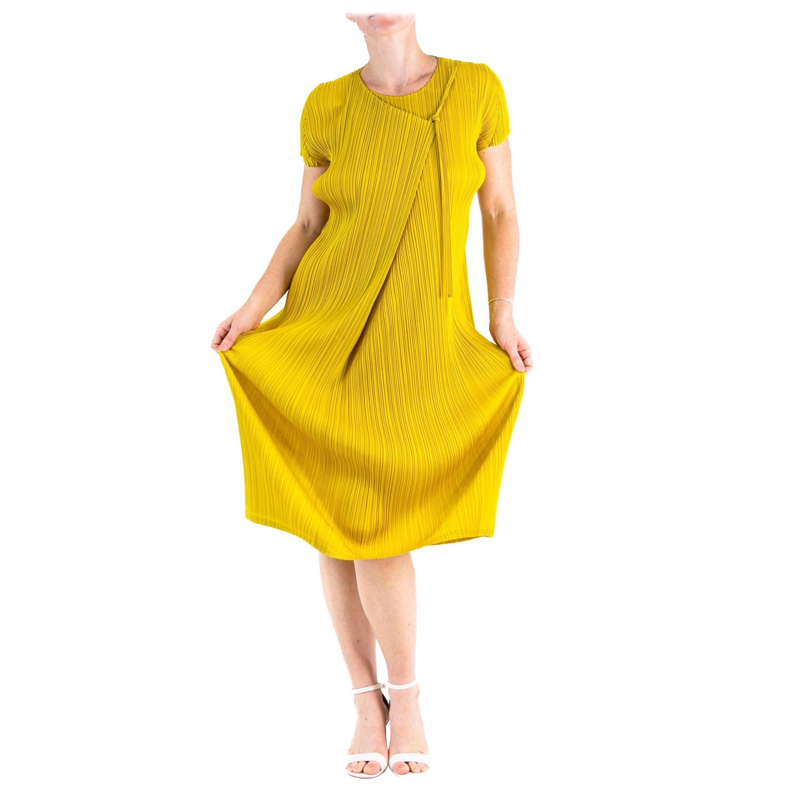 1990S PLEATS PLEASE ISSEY MIYAKE Mustard Yellow Polyester Wrap Dress For Sale
