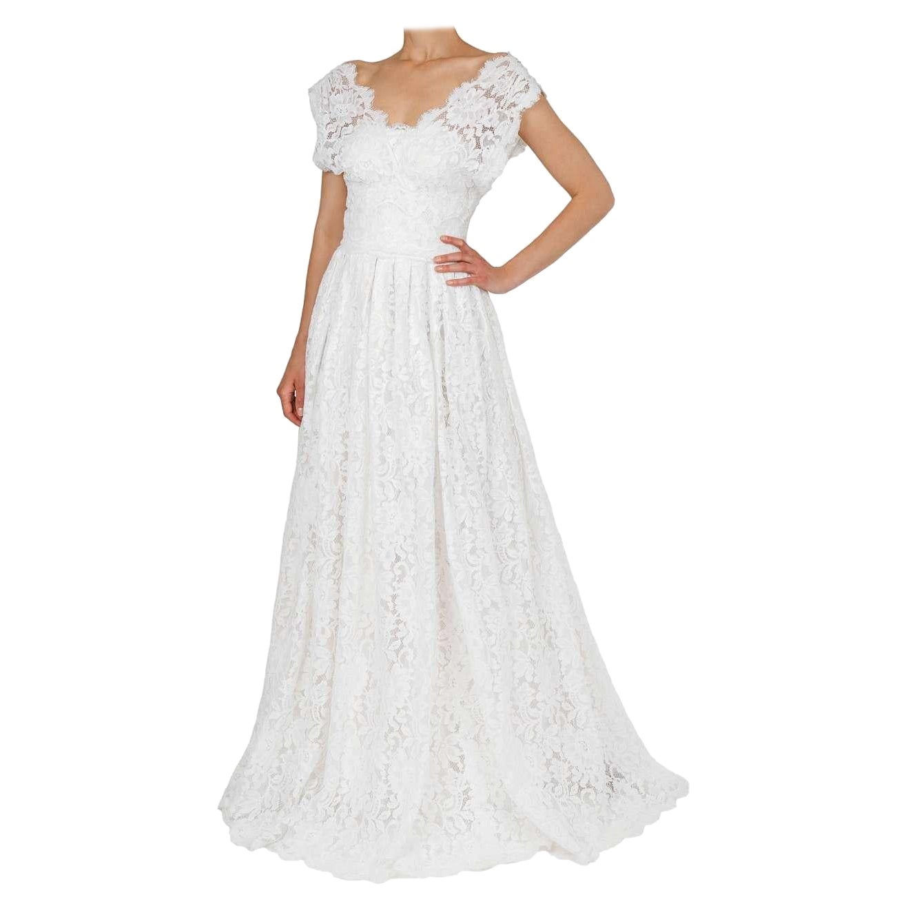Dolce & Gabbana - Weißes Maxi-Hochzeitskleid mit Blumenspitzekorsage IT 44 im Angebot