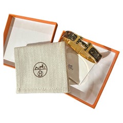 Hermès Clic H Les Leoparden-Armband, bedruckte schwarze Emaille, Gold PM