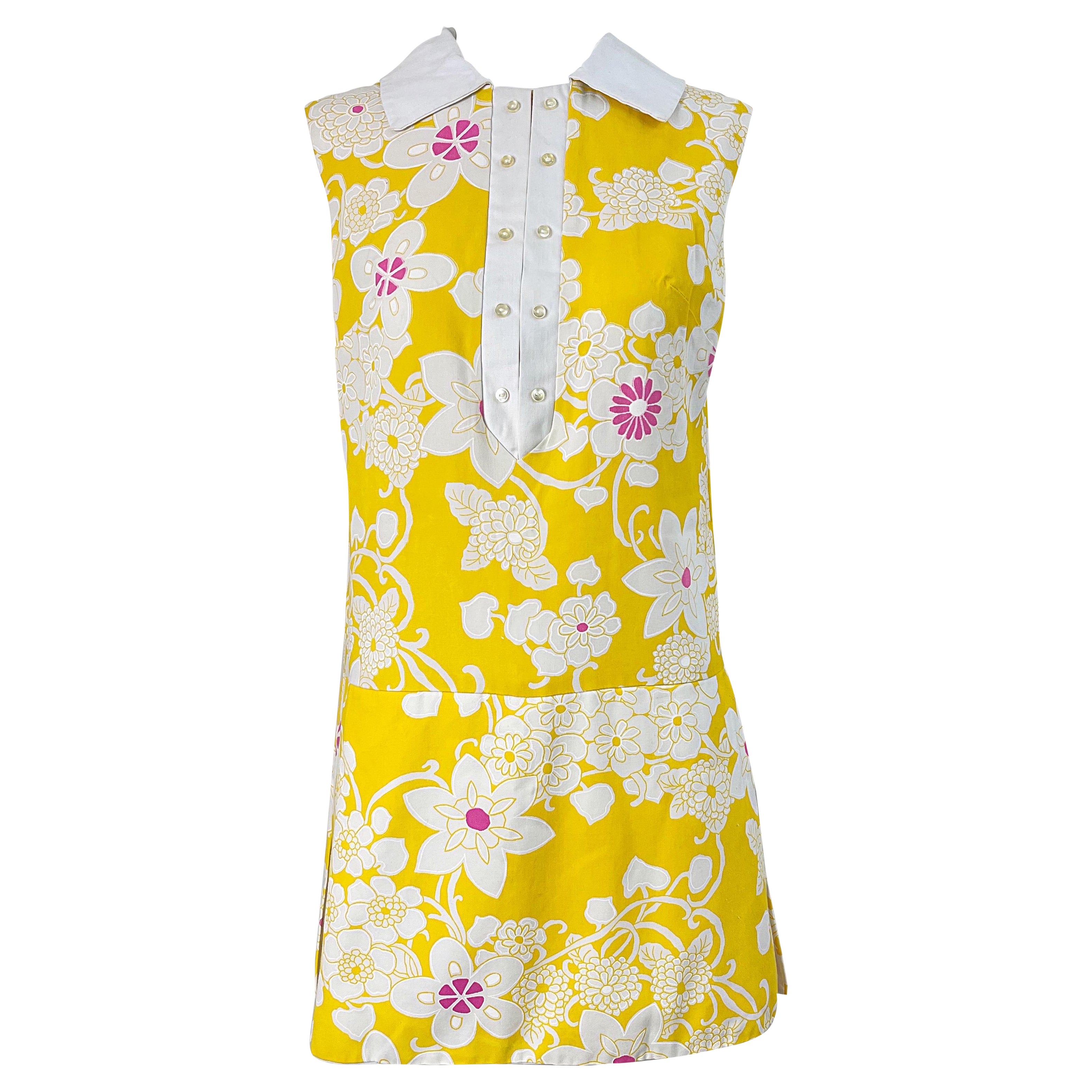 1960s Yellow + Pink Romper Skort Mod Cotton Flower Print Vintage 60s Jumpsuit en vente