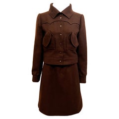 Ein schickes Vintage 1970er Andre Courrèges tief Schokolade Wolle Jacke/Rock Set