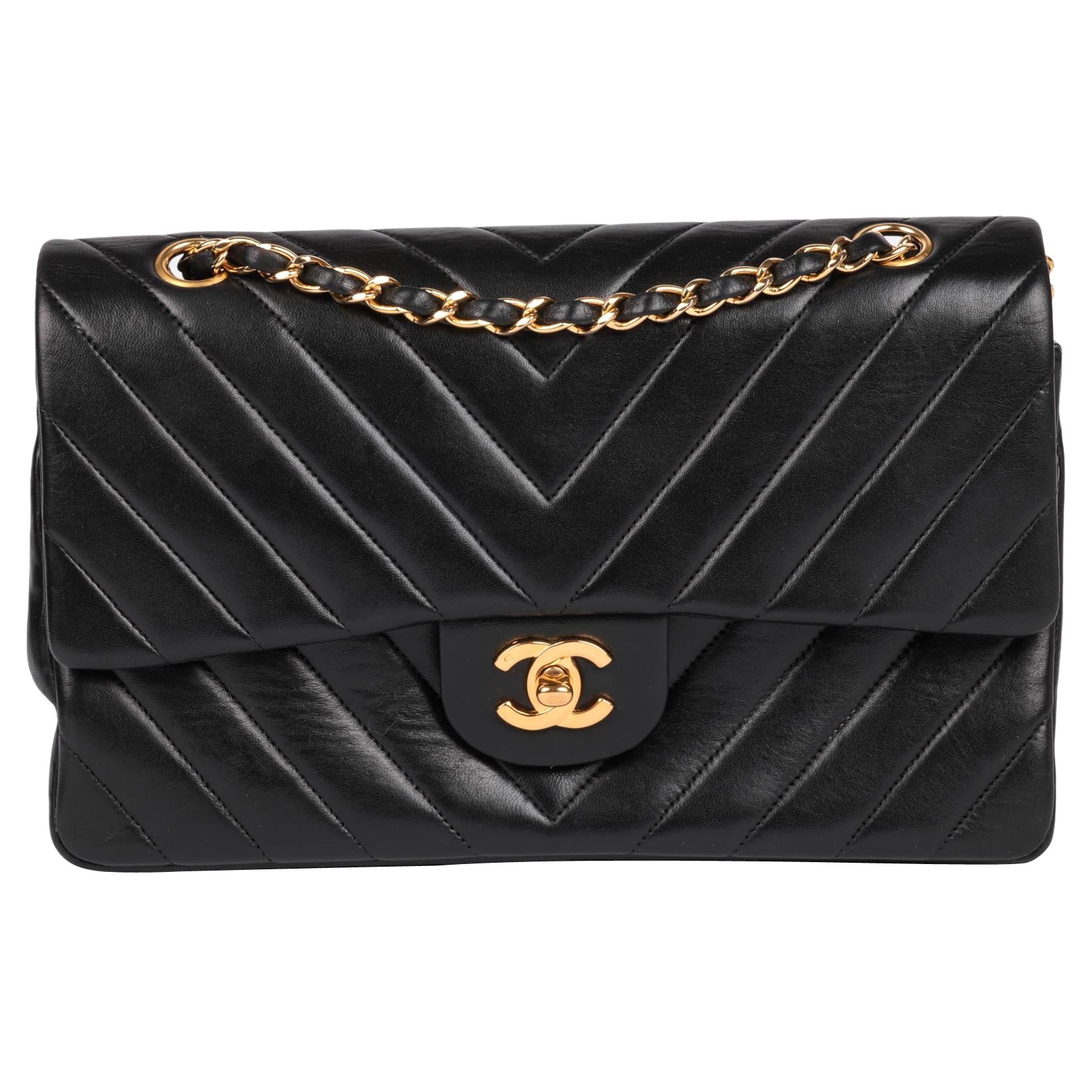 CHANEL Black Chevron Quilted Lambskin Vintage Medium Classic Double Flap Bag For Sale