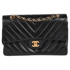CHANEL Black Chevron Quilted Lambskin Vintage Medium Classic Double Flap Bag