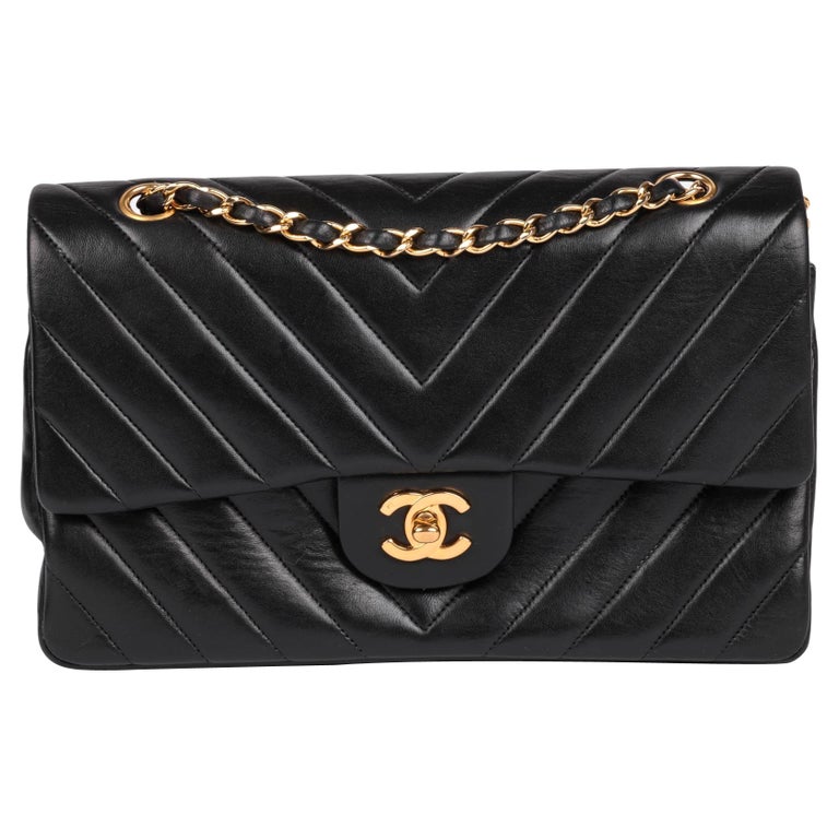 CHANEL Black Chevron Quilted Lambskin Vintage Medium Classic Double Flap  Bag For Sale at 1stDibs
