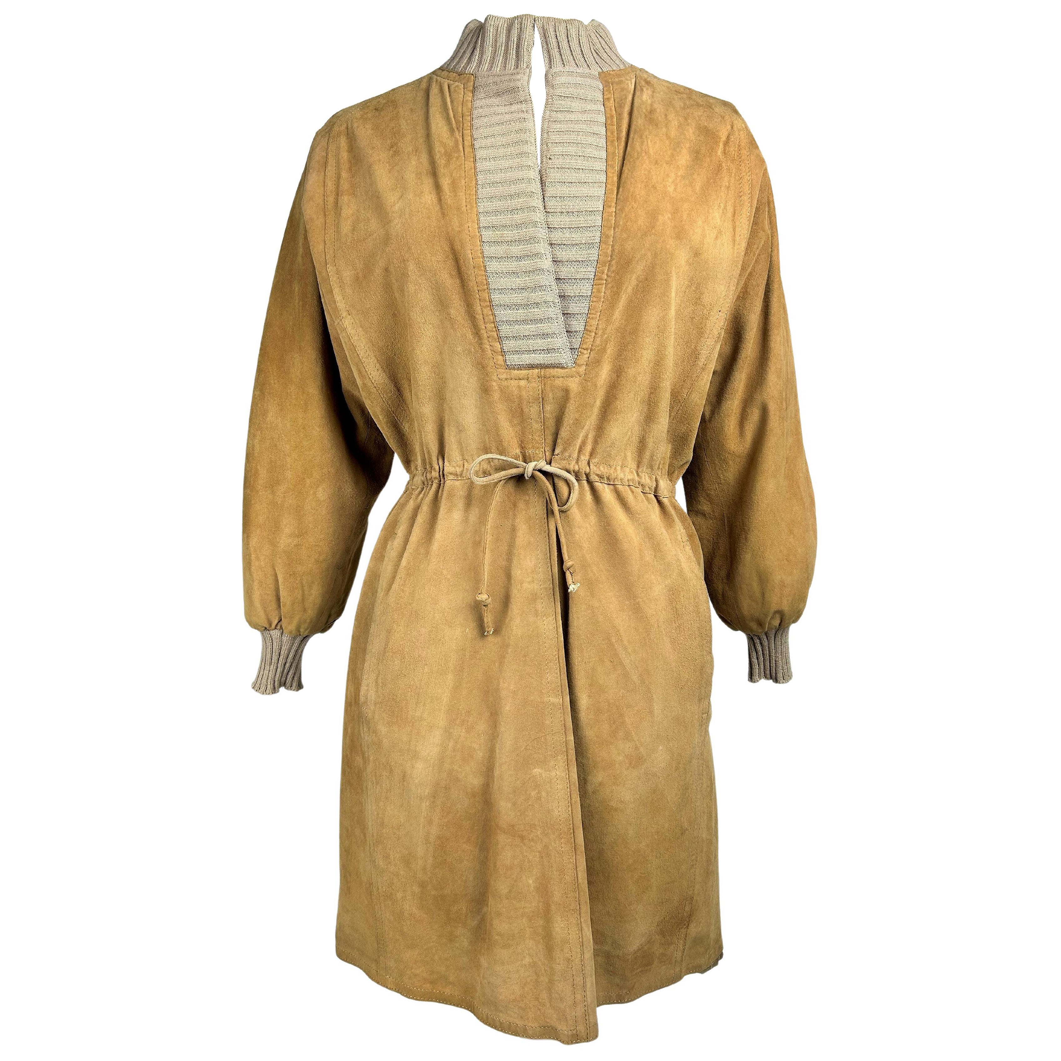 Robe en daim chamois Emanuel Ungaro Parallèle - France Circa 1982 en vente