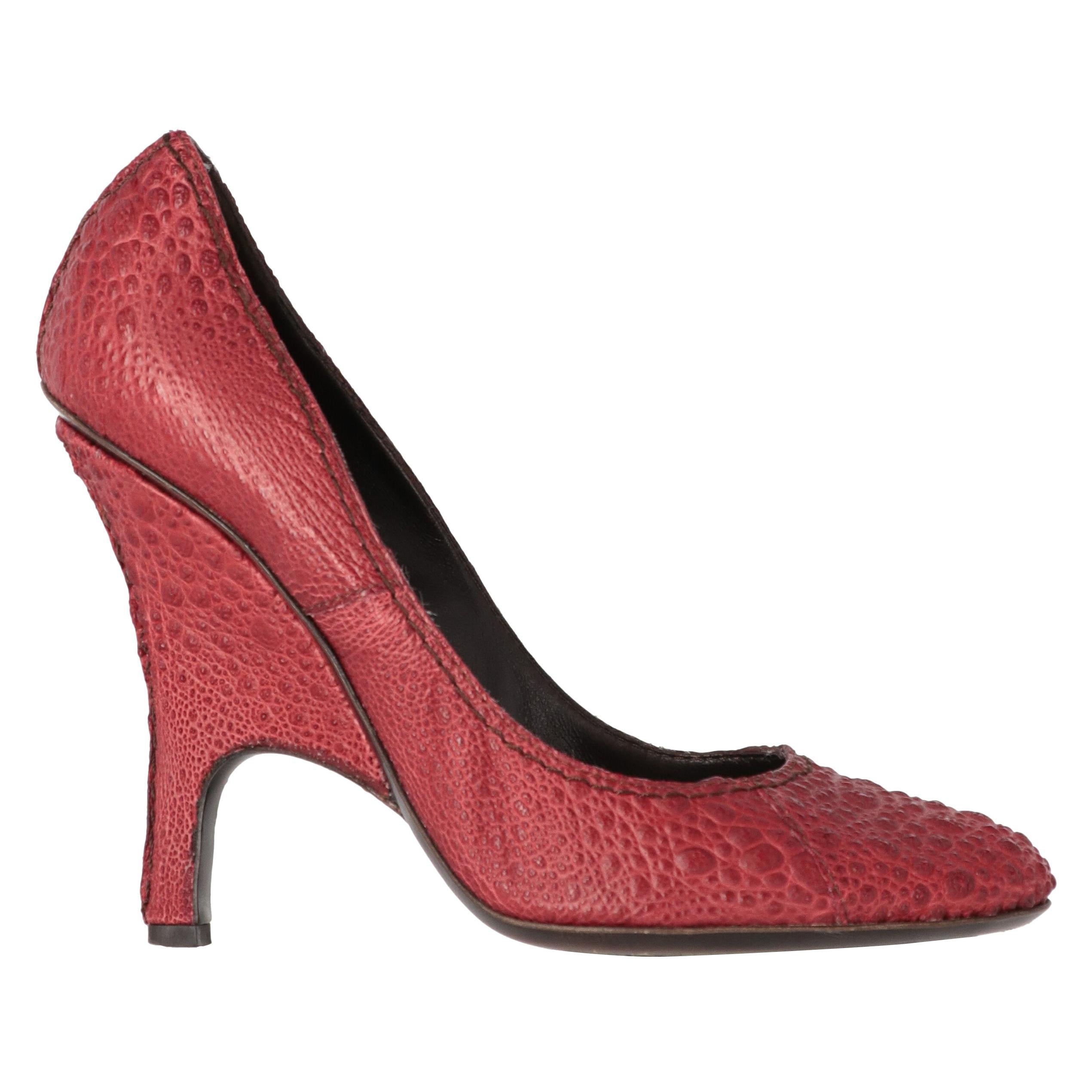 2000s Gianfranco Ferré Vintage Red Leather Pumps with Crocodile Effect For Sale