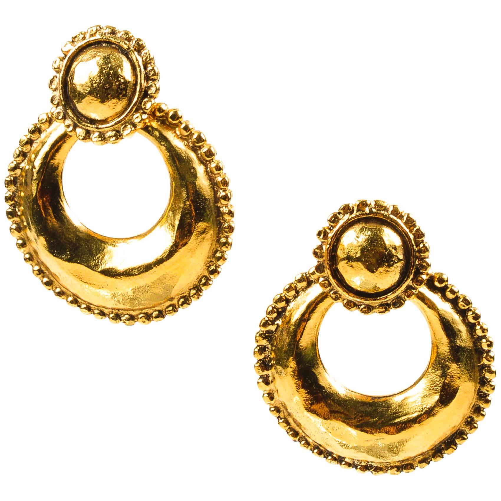 Vintage Chanel Gold Tone Hammered Convertible Hoop Clip On Earrings For Sale
