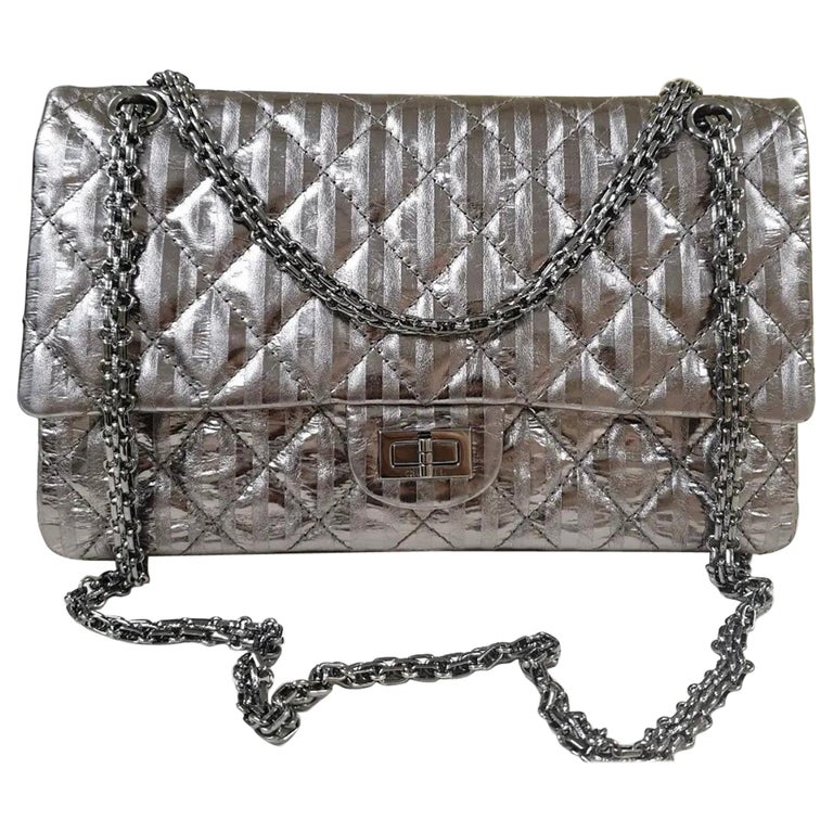 manipulere her mus eller rotte Chanel Silver Striped Quilted Leather Reissue 2.55 Classic Double Flap Bag  For Sale at 1stDibs