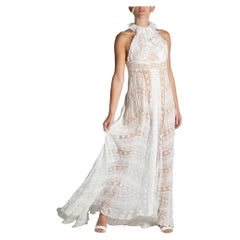 MORPHEW ATELIER Weißes Kleid mit Neckholder aus Bio-Baumwolle Voile und viktorianischer Spitze