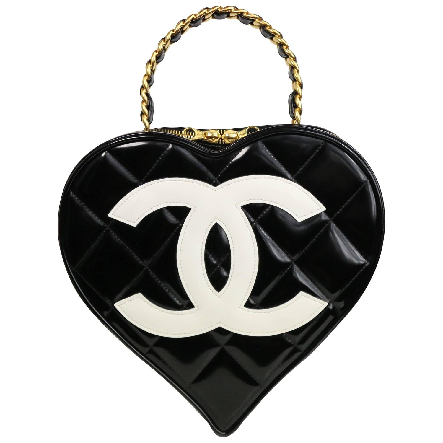 Chanel Black Patent Quilted Leather Heart-Shaped Vanity Chain Handbag For Sale at 1stdibs