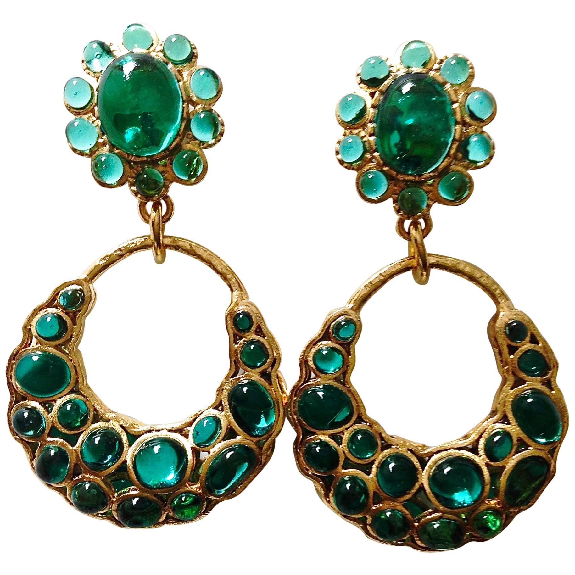 VINTAGE ✿*ﾟ Chanel Oversized Pâte de verre Gripoix Green Glass Earrings