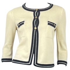 Chanel EU 38 Elfenbeinfarbene Kaschmir-Strickjacke 2010