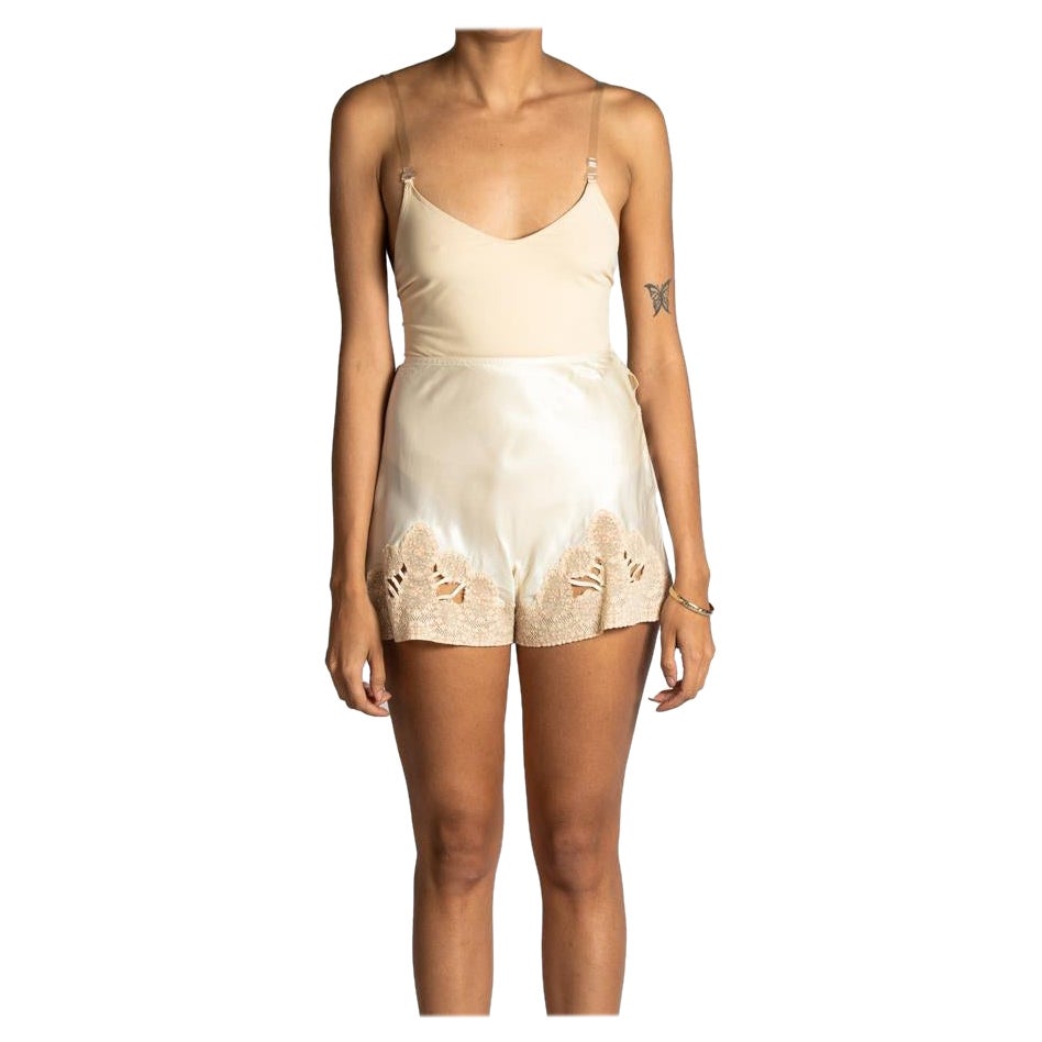 1930S Cream Bias Cut Silk Charmeuse Tap Short Knickers With Lace And Cut-Out De For Sale