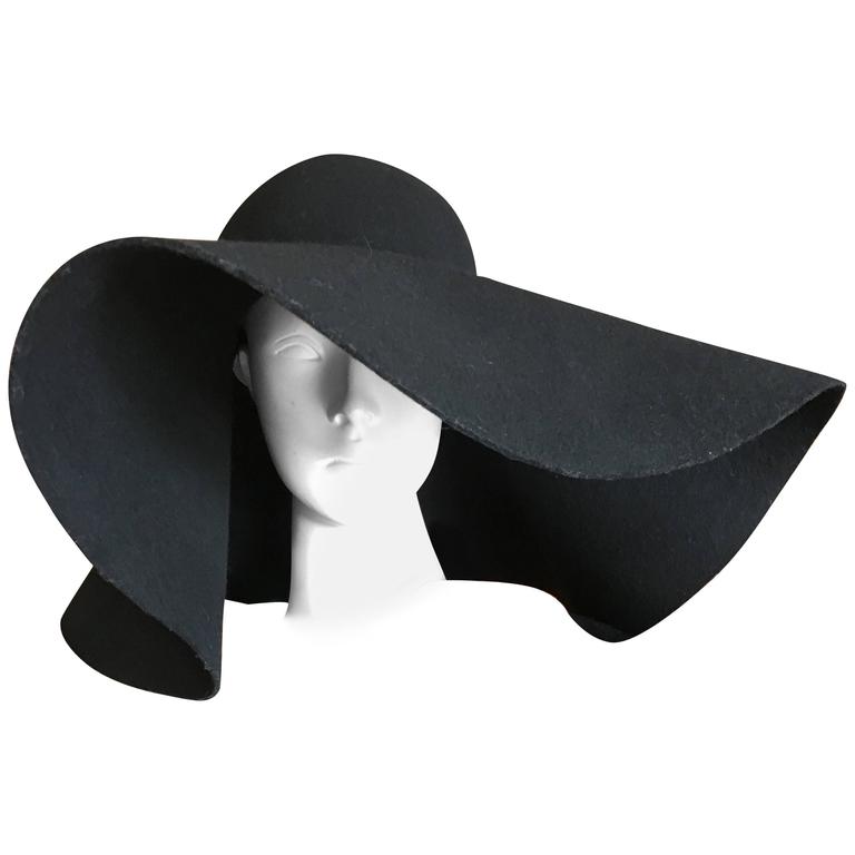 Saint Laurent Wide-brimmed Straw Hat in Black