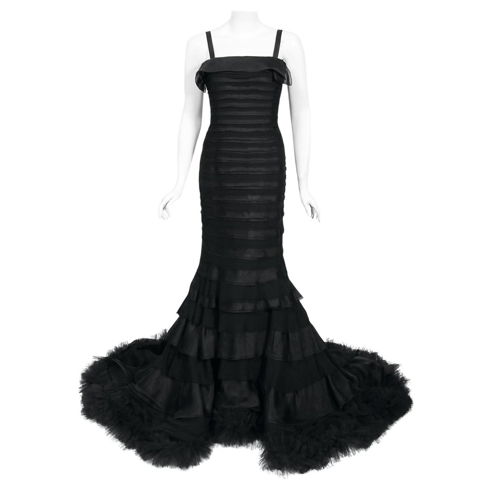 2011 Oscar de la Renta Runway Black Ruched Silk Hourglass Trained Mermaid Gown 