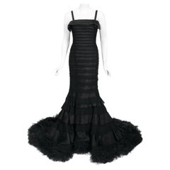 2011 Oscar de la Renta Runway Black Ruched Silk Hourglass Trained Mermaid Gown 