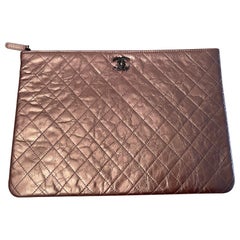 Chanel Metallic-Rosa Clutch-Tasche