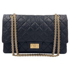 Chanel - Grand sac à rabat 227 2.55 en cuir de veau vieilli noir, réédition GHW 65332