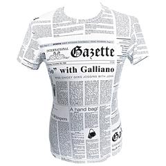 Ikonisches John Galliano Unisex-Zeitungszeitungsdruck-Schwarz-Weiß-T-Shirt-Oberteil