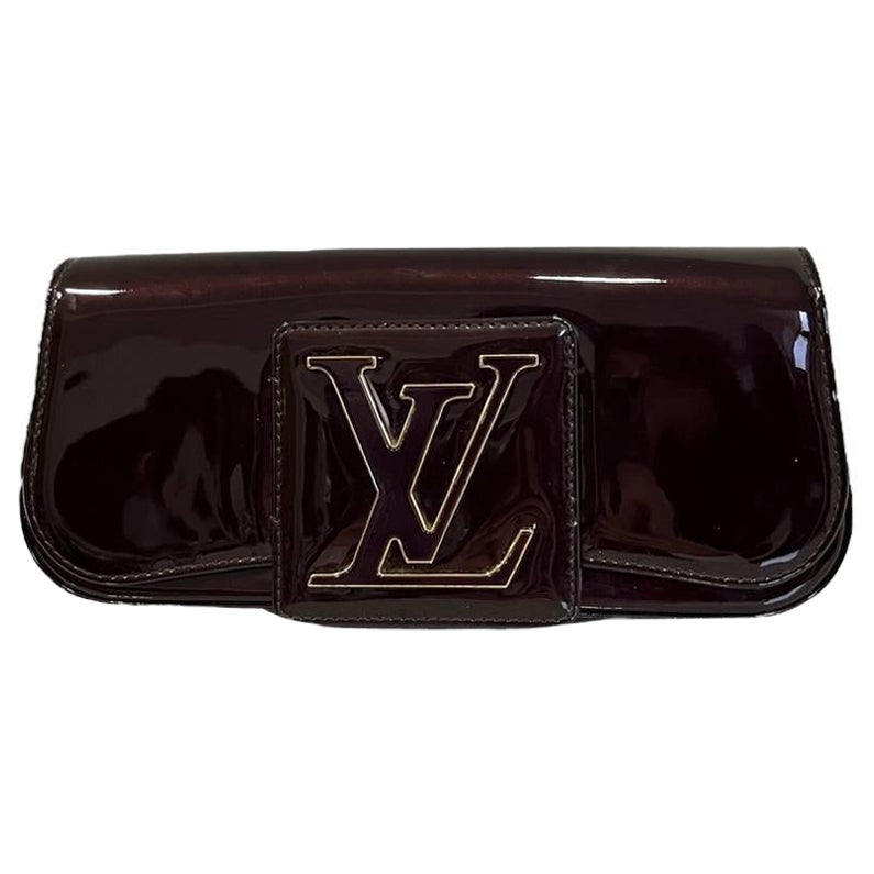 Louis Vuitton - Pochette Sobe en cuir verni bordeaux