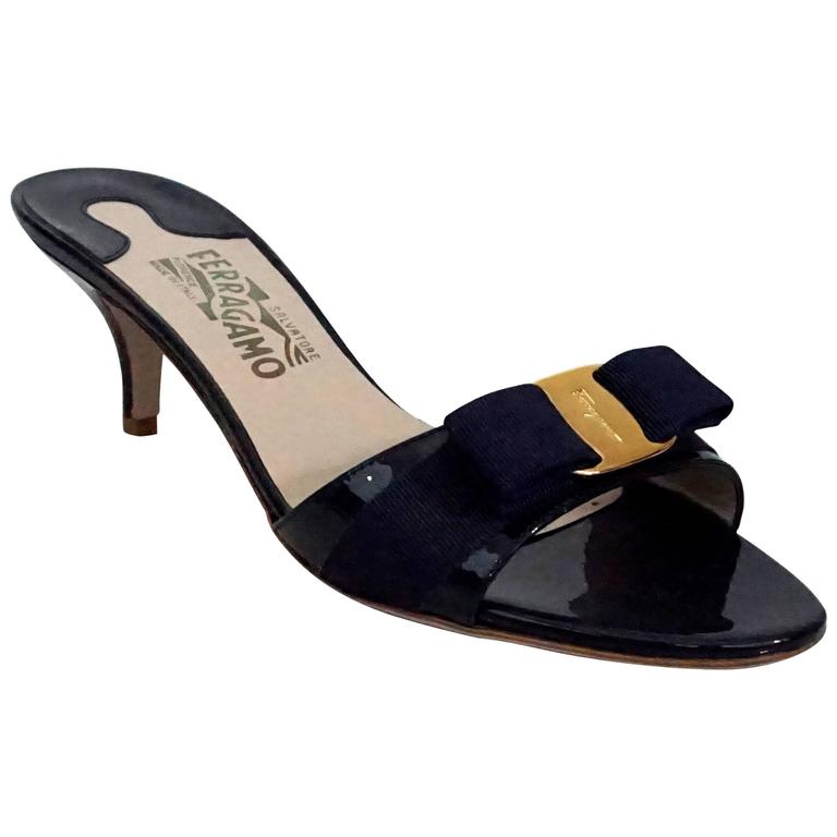Salvatore Ferragamo Navy Patent Slides with Bow and Gold Logo - 9 at 1stDibs