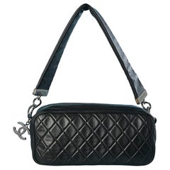 Black topstitched leather bag with leather and chain handle Chanel Numbered 