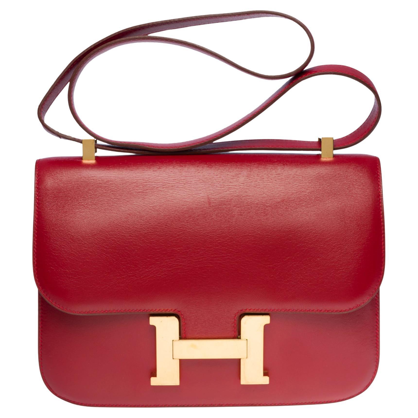 Stunning Hermes Constance 23 shoulder bag in Rouge H boxcalf leather, GHW For Sale