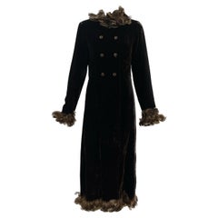 1968 YSL Yves Saint Laurent Couture Abendmantel aus Samt mit Federn