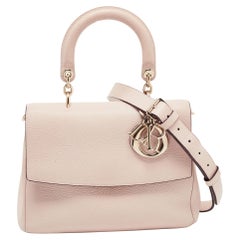 Petit sac à main à rabat Be Dior en cuir beige Dior