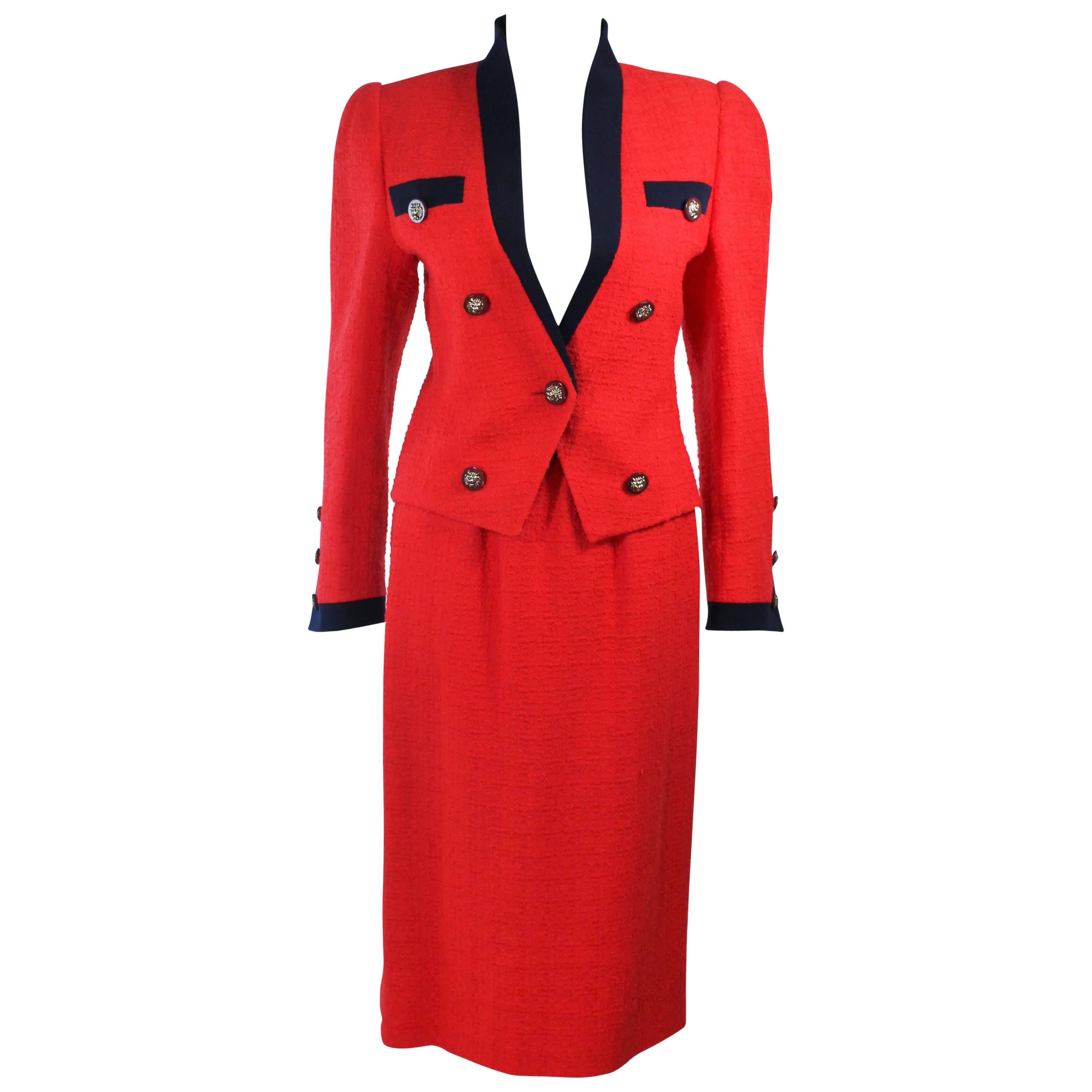 AKRIS "The Butler" JANE FONDA Red and Black Contrast Boucle Suit Size 4  For Sale
