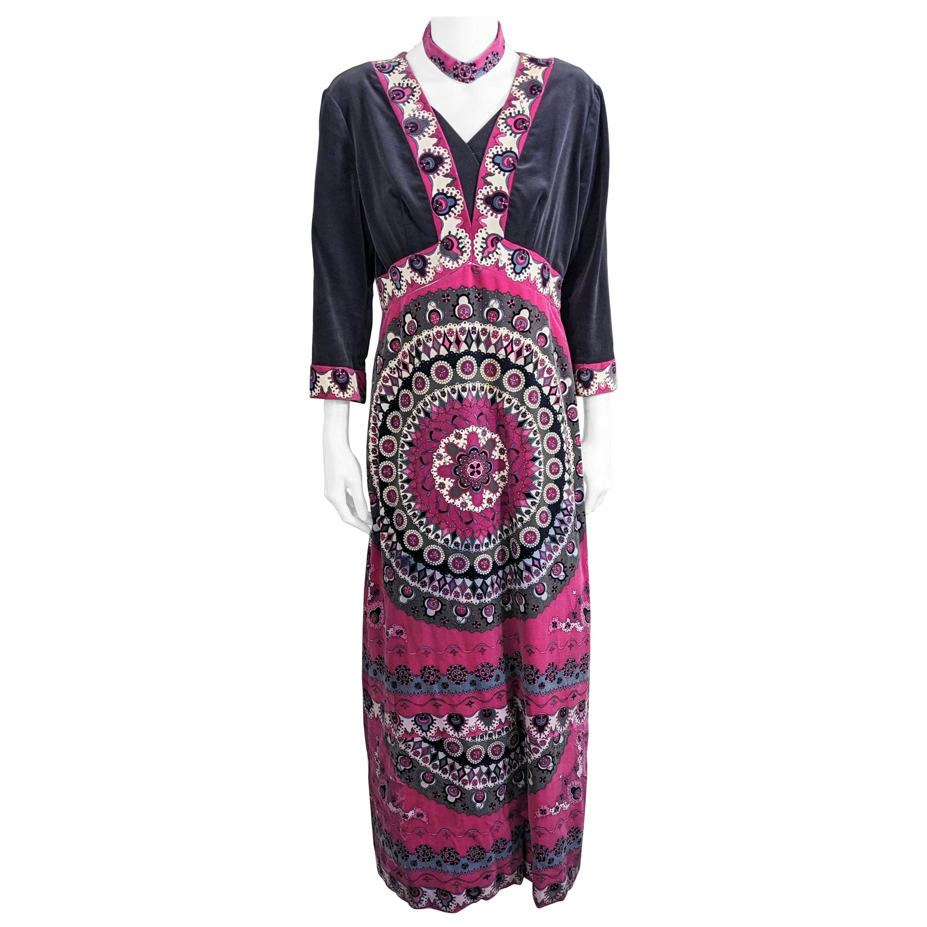 Emilio Pucci - Robe en velours graphique avec col ras du cou en vente