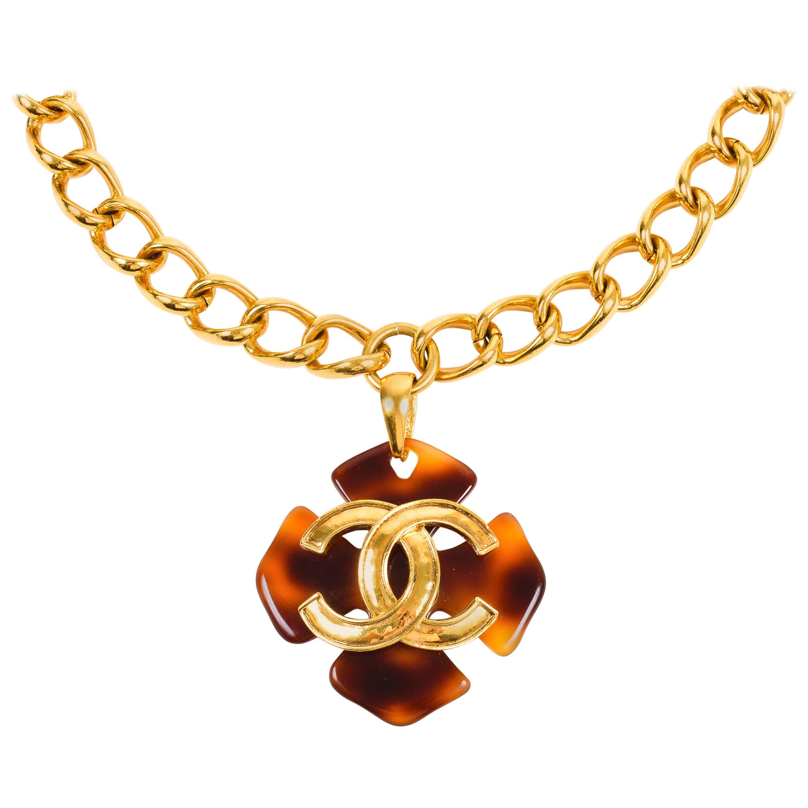 Chanel 95P Gold Tone Chain Link Tortoise Shell Clover 'CC' Pendant Necklace For Sale