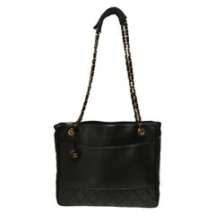 1990s Chanel black leather gold hardware shoulder bag 