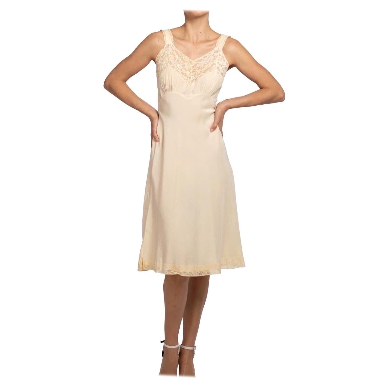 1940S Cream Bias Cut Silk Crepe De Chine Slip With Lace Detail At Top And Bottom For Sale