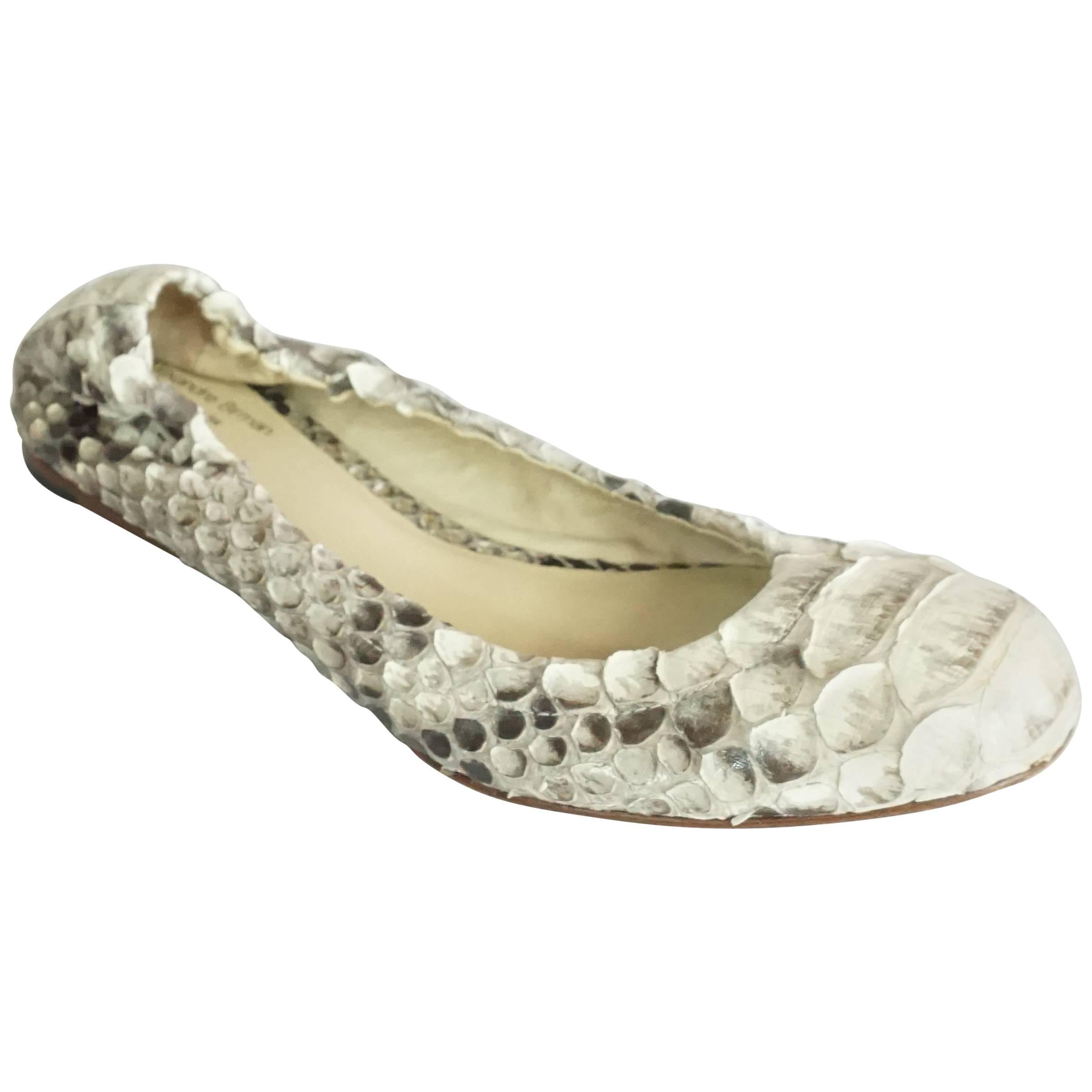 Alexandre Birman - Chaussures plates en python ivoire et gris - 36