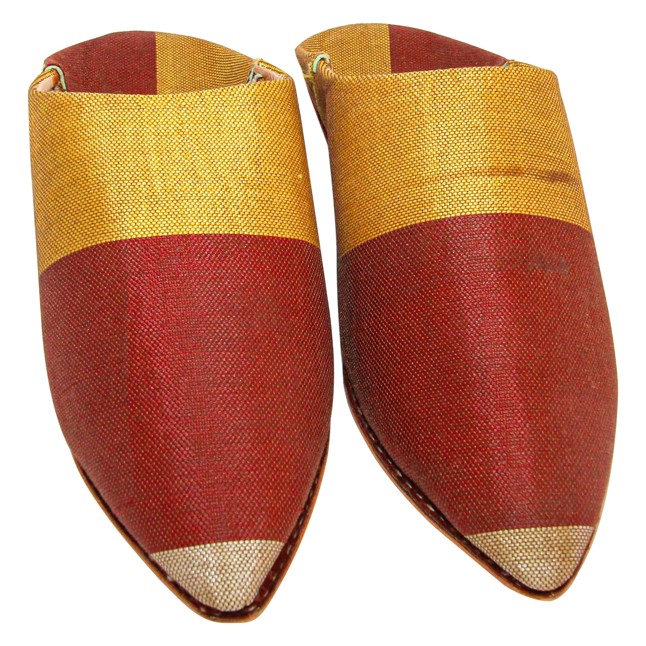 Moroccan Silk Slippers Babouches from Marrakech Pointed Flat Mules Gold and Red For Sale