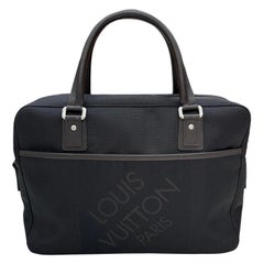 Louis Vuitton Borsa a manico superiore in nero Canva Yack GM