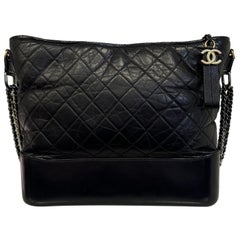 2018 Chanel Gabrielle Maxi-Umhängetasche aus schwarzem Leder