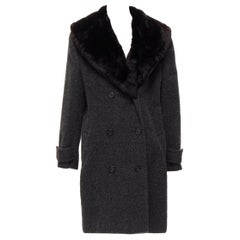 Gucci - Manteau d'hiver vintage gris à col en fourrure et à double bretelle en alpaca, taille IT 42 M