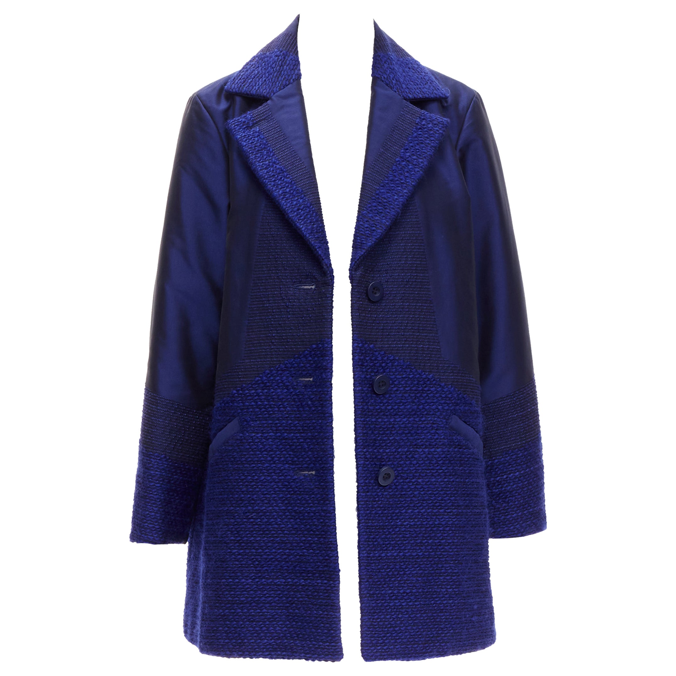 ISSEY MIYAKE Kobaltblauer Jackenmantel aus Taft und Tweed mit mehreren Texturen M im Angebot