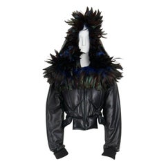 YOHJI YAMAMOTO manteau de défilé à capuche en cuir noir rembourré et surdimensionné avec plumes, 1991