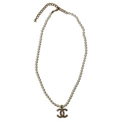 Collana con logo Chanel Iconic Faux Pearls