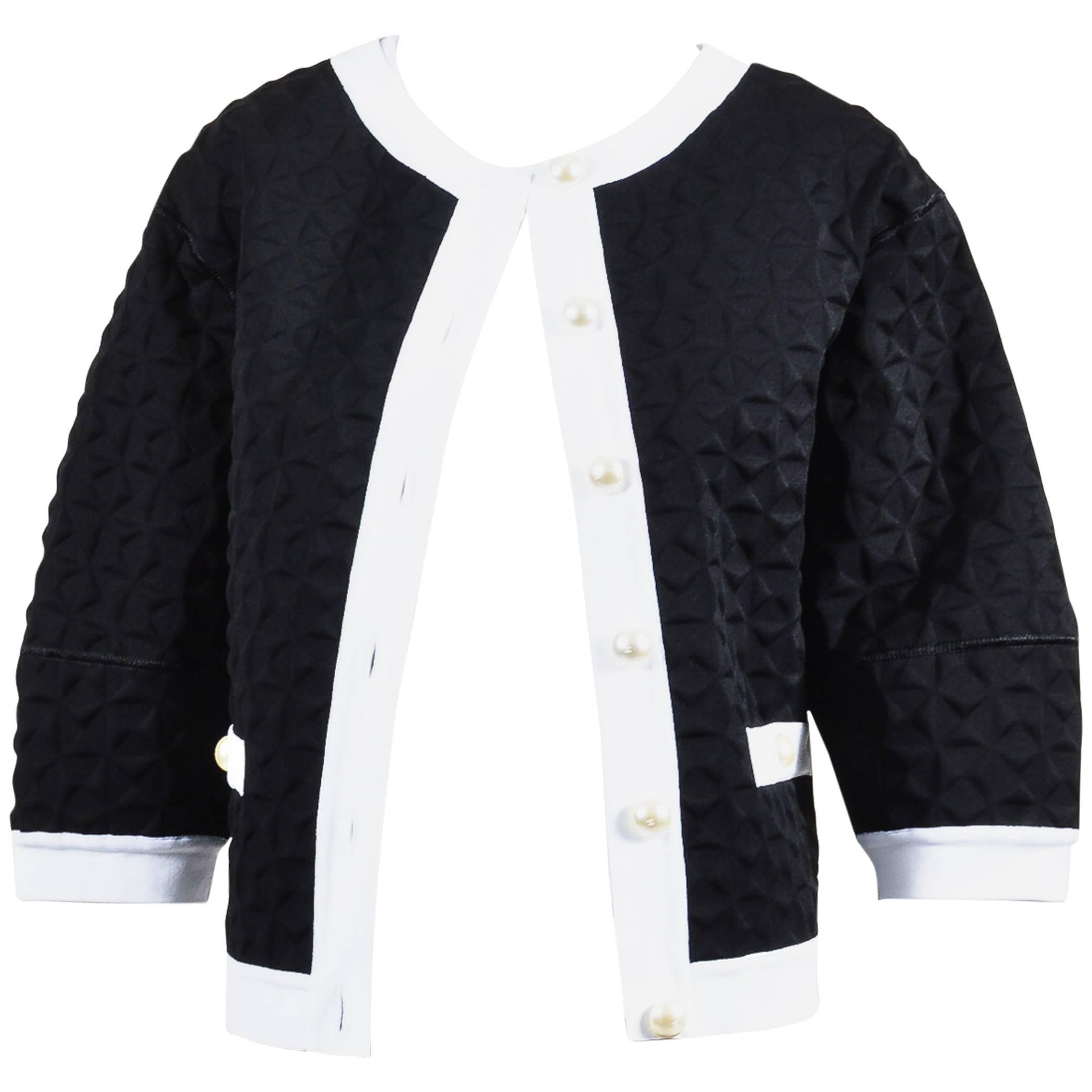 Chanel New With Tag $4245 Black White Textured Faux Pearl Button LS Jacket SZ 40 For Sale
